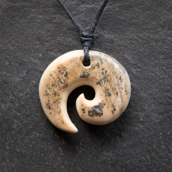 Pendentif en ivoire de mammouth «Spirale»